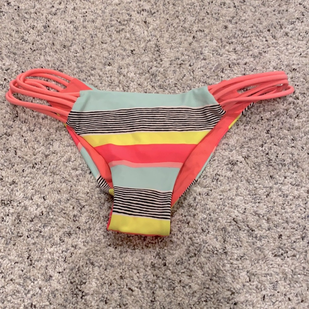 Rip Curl ruched striped bikini bottom S